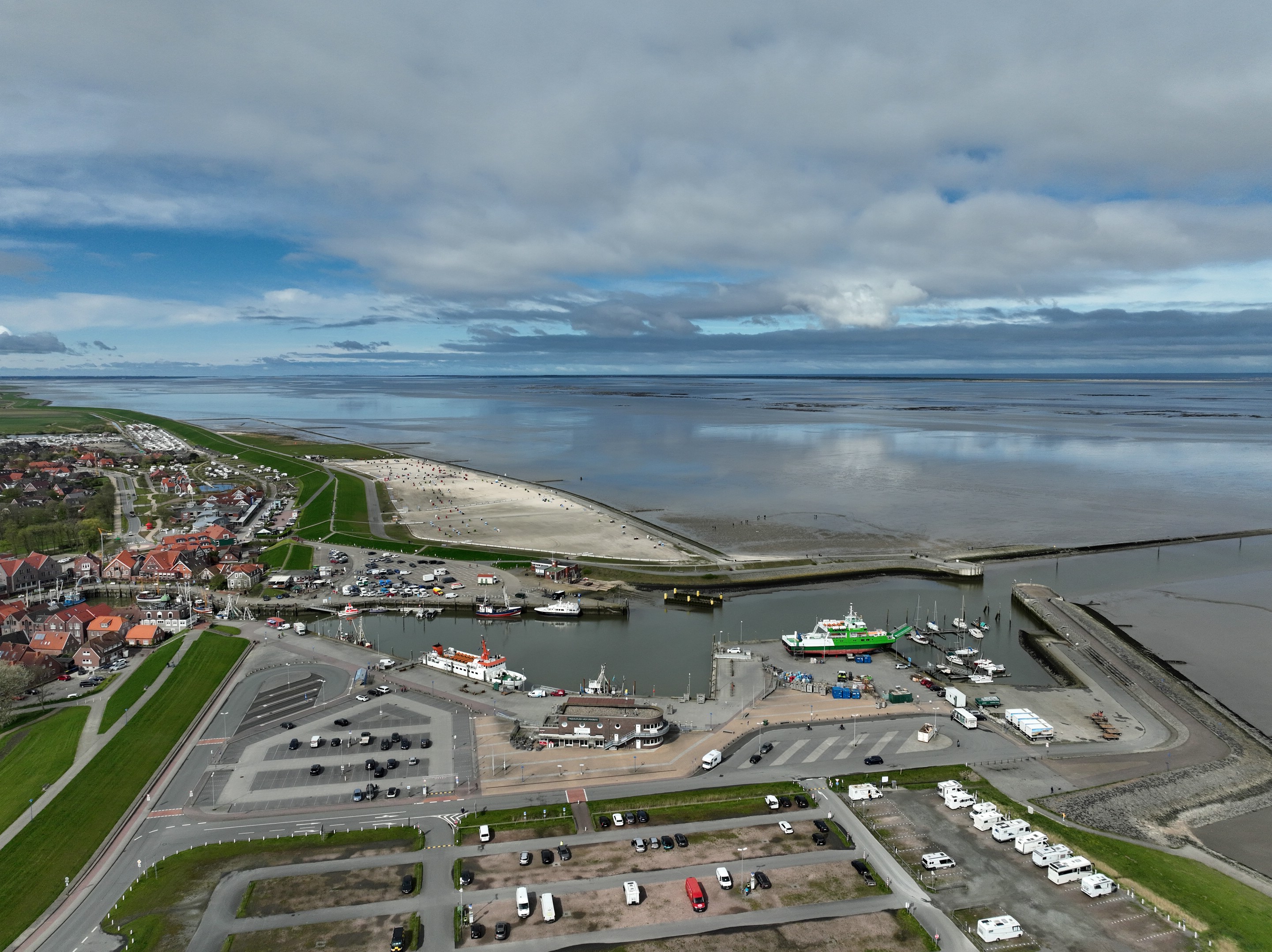 Neuharlingersiel | Fährhafen mit modernster Lichtsteuerung